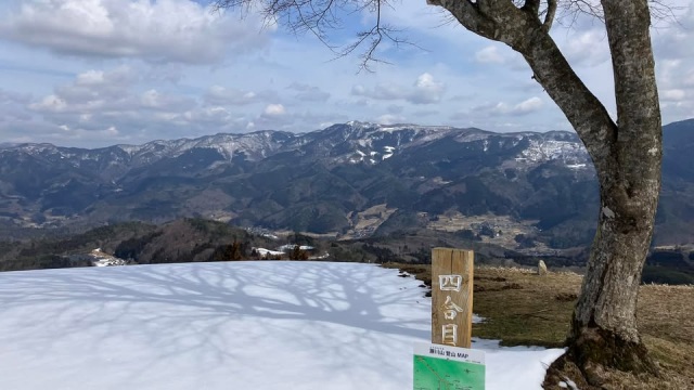 残雪のスノーシューハイキング